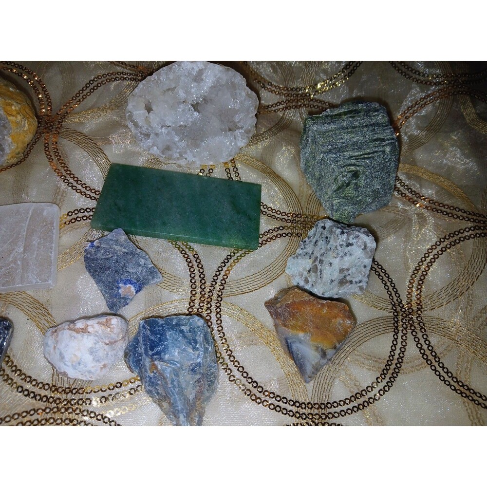 Assorted Rocks and Crystals Bundle - Picture 2 of 4